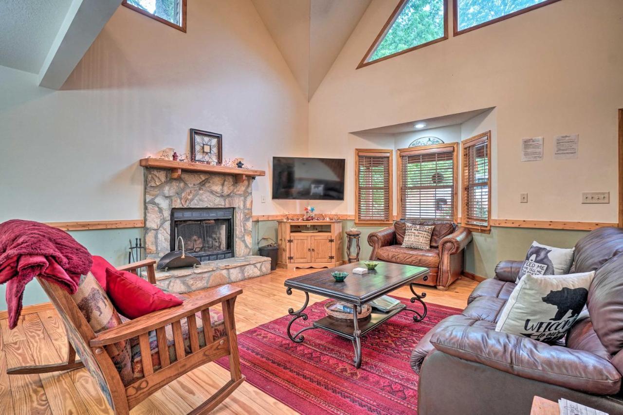 Resort Innsbruck Cabin With A Hot Tub And Deck! Helen Exterior photo